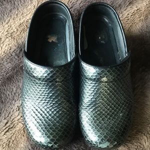 Dansko XP Snakeskin Print 37 Black